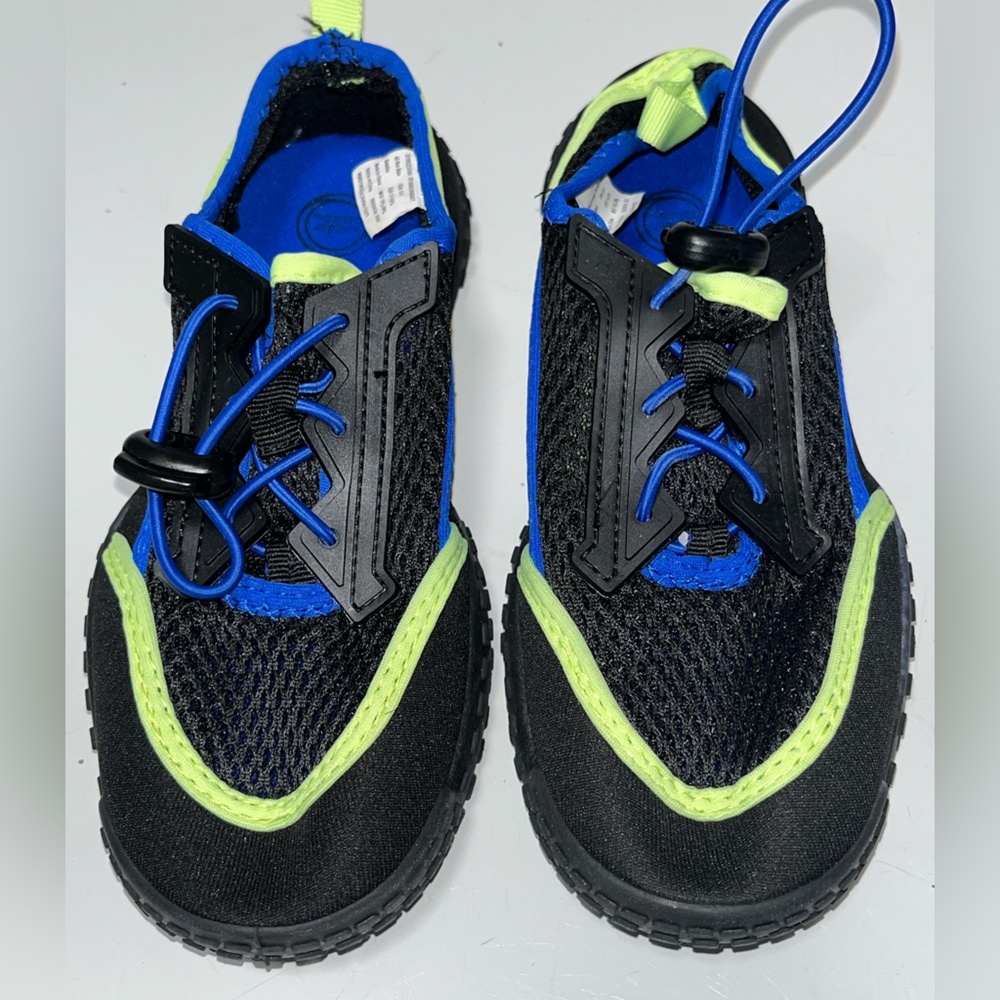 Kids water shoes size 13/1
